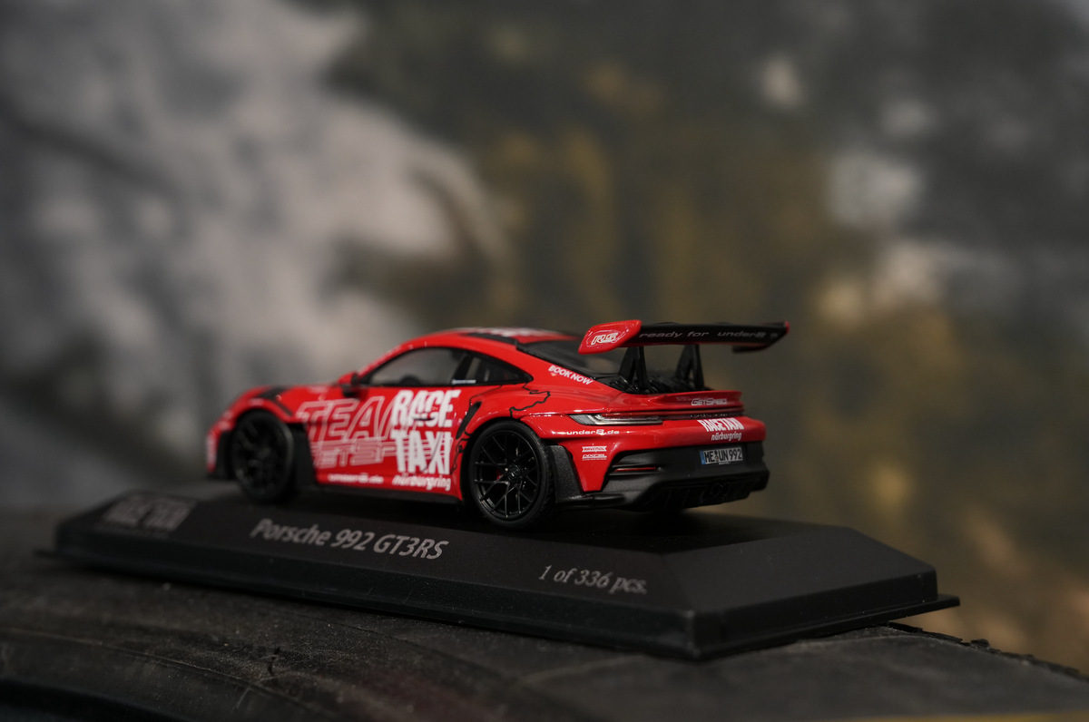 Modellauto "Porsche 992 GT3RS" - limitierte Auflage